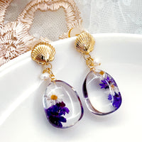 Clam Shell Top Dried Flower Resin Teardrop Earrings