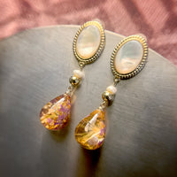 Oval Nacre Top Dried Flower Resin Teardrop Earrings