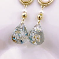 Oval Nacre Top Dried Flower Resin Teardrop Earrings